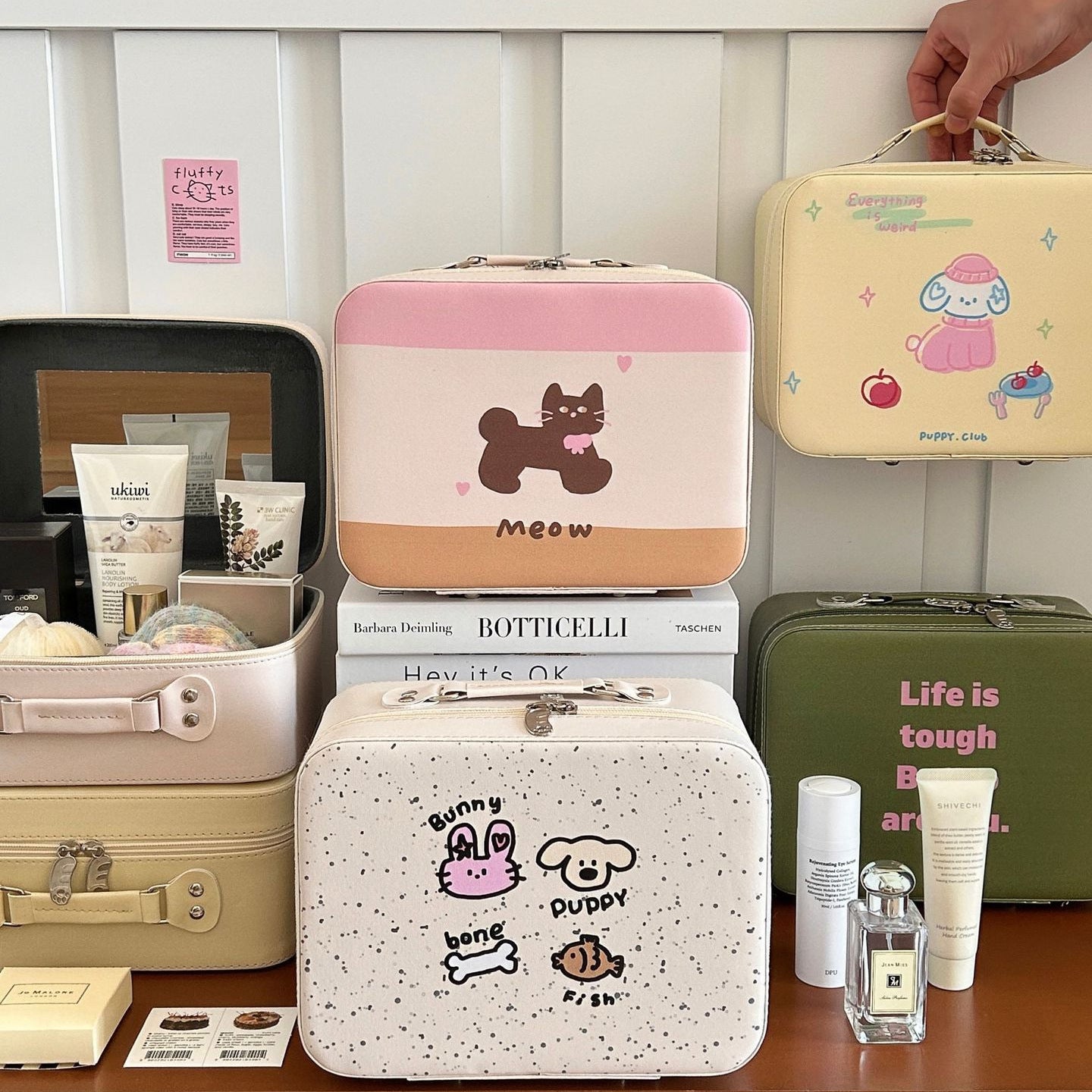 Cute printed makeup case and large-capacity makeup bag