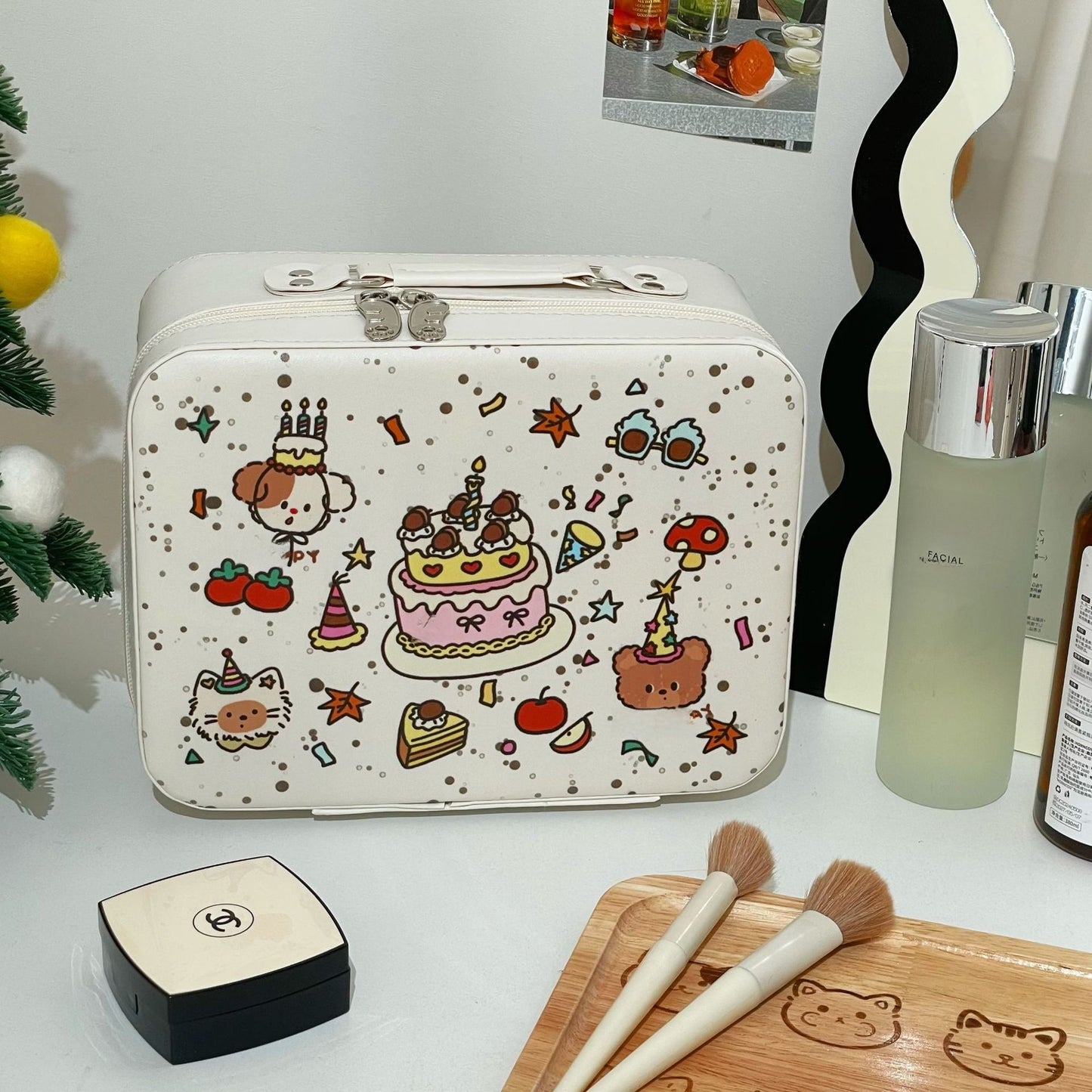 Cute printed makeup case and large-capacity makeup bag