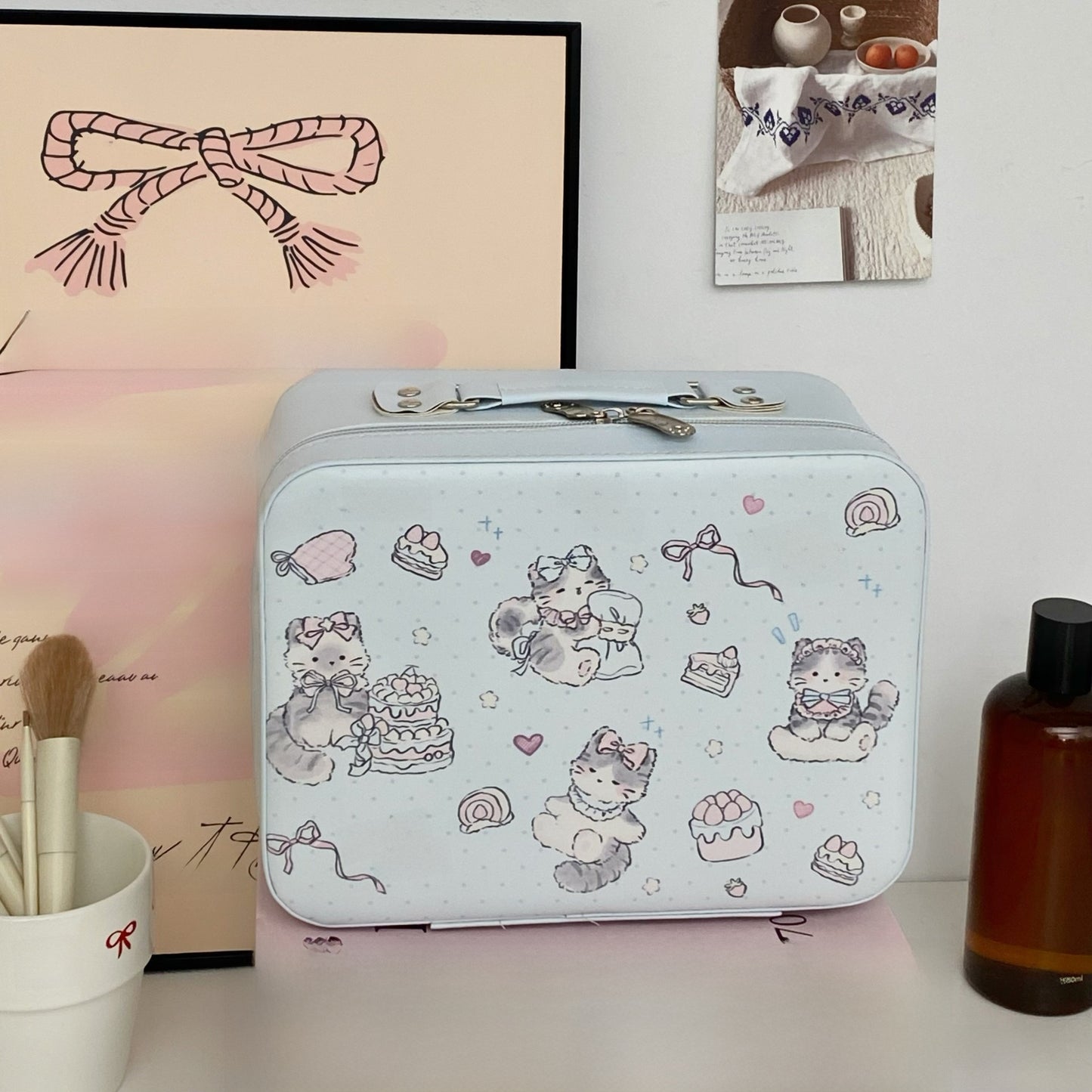Cute printed makeup case and large-capacity makeup bag