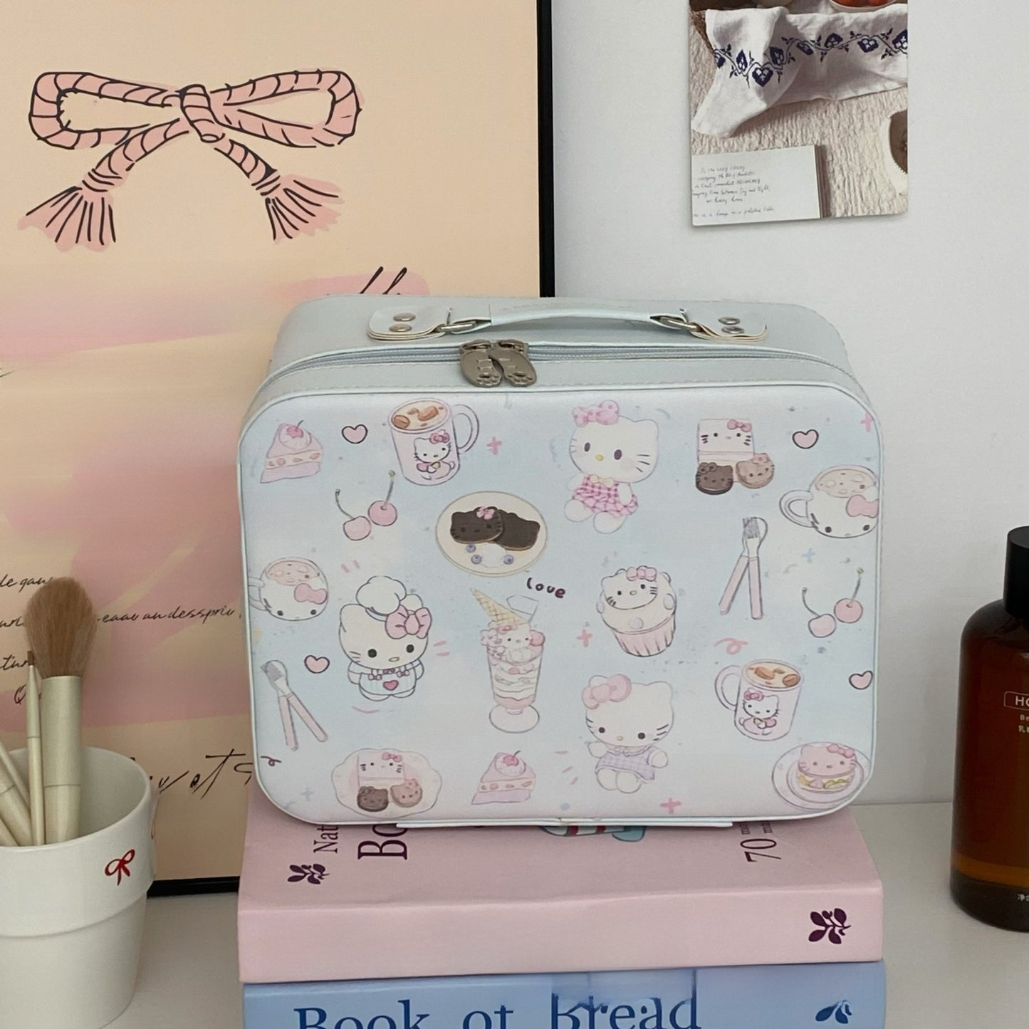 Cute printed makeup case and large-capacity makeup bag