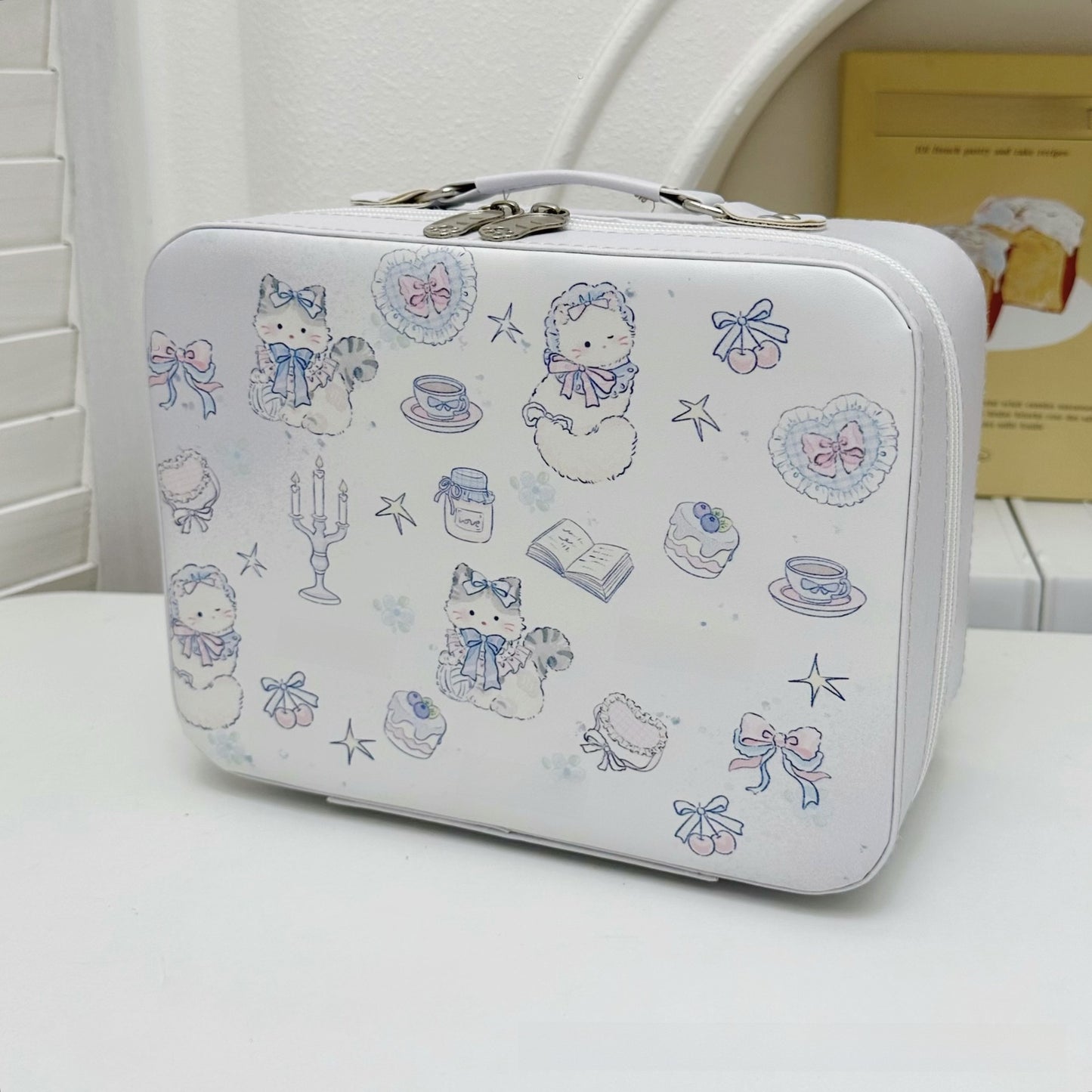 Cute printed makeup case and large-capacity makeup bag
